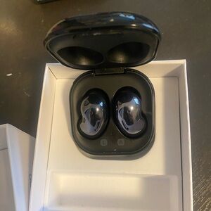 Samsung gaLaxy buds Live